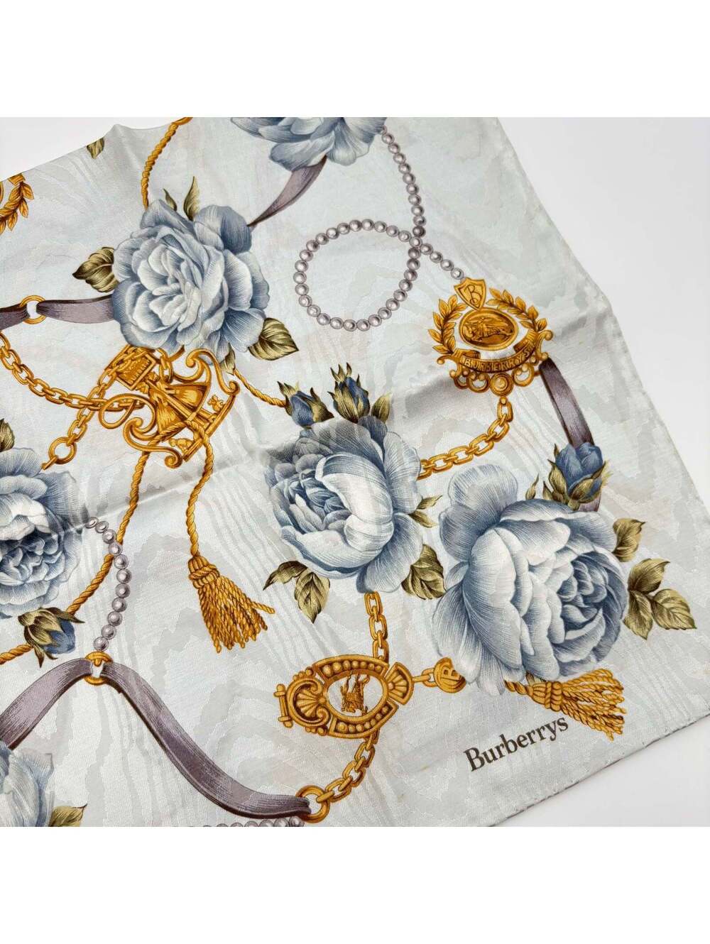 Burberrys Blue Rose & Gold Chain Square Scarf 23” – 1980s–1990s - Picture 2 of 3